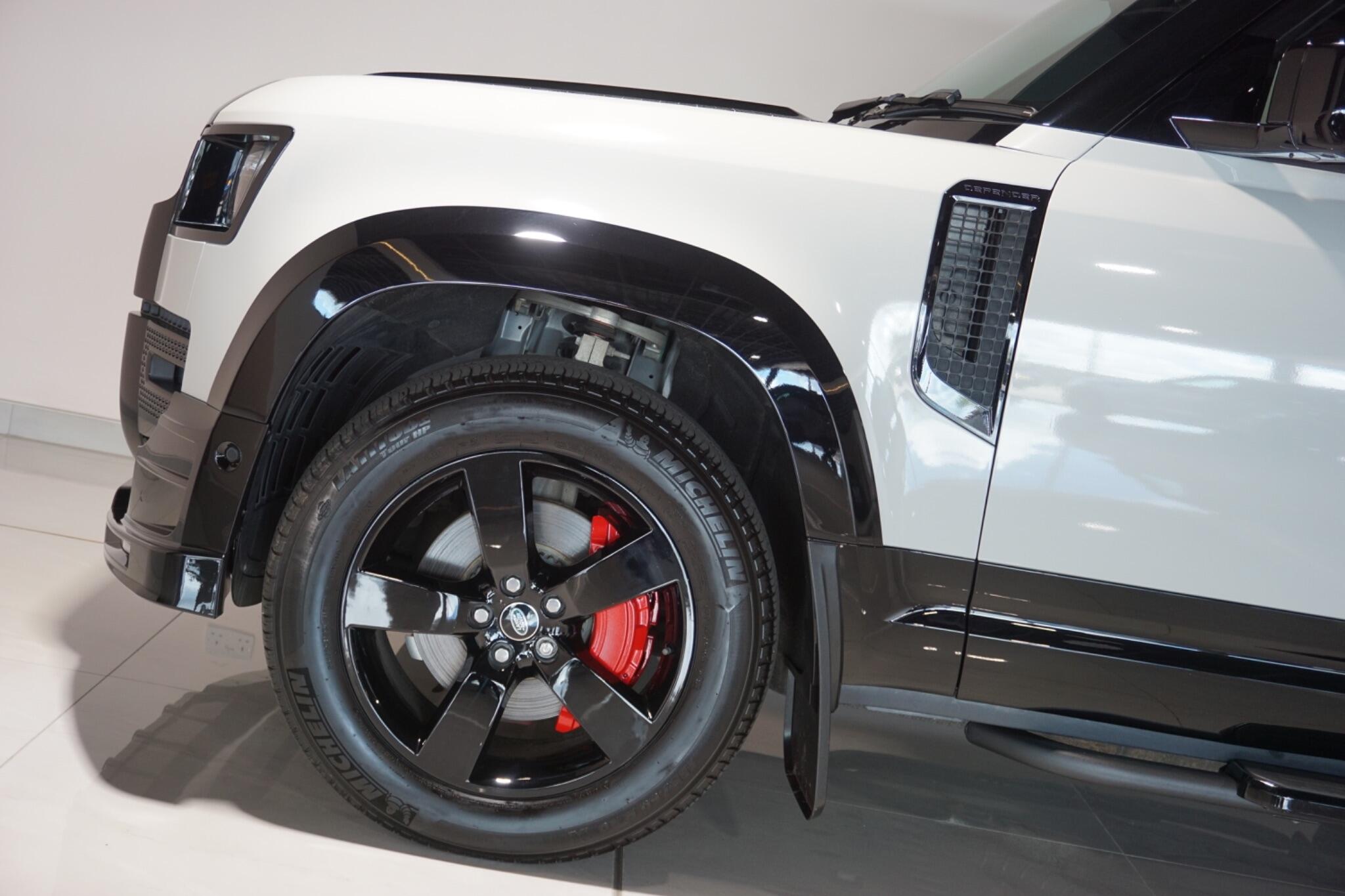 Land Rover Defender 90 3.0 D300 MHEV X-Dynamic HSE Hard Top SUV 3dr Diesel Auto 4WD SWB Euro 6 (s/s) (300 ps)